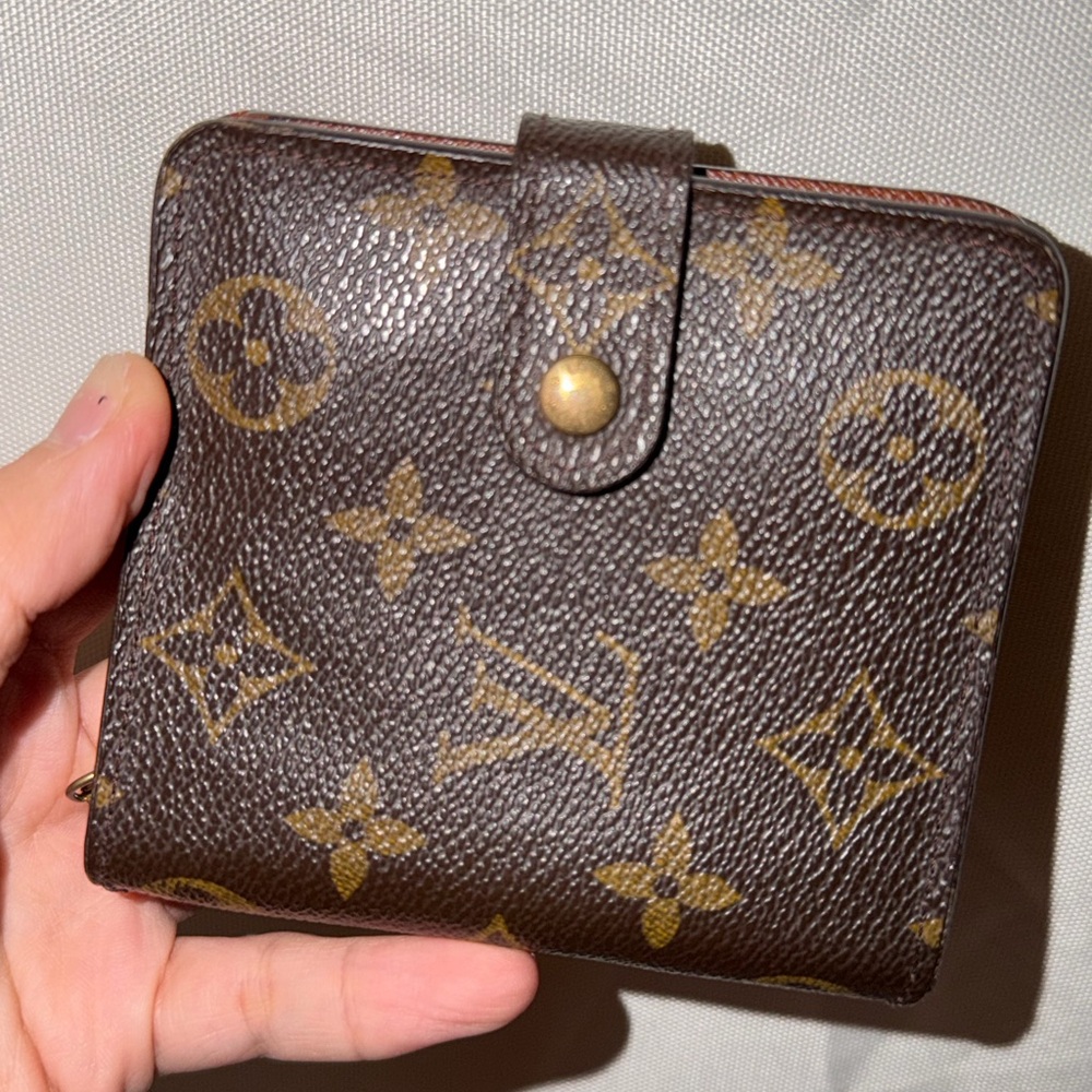 AUTHENTIC Louis Vuitton Monogram Bifold Wallet